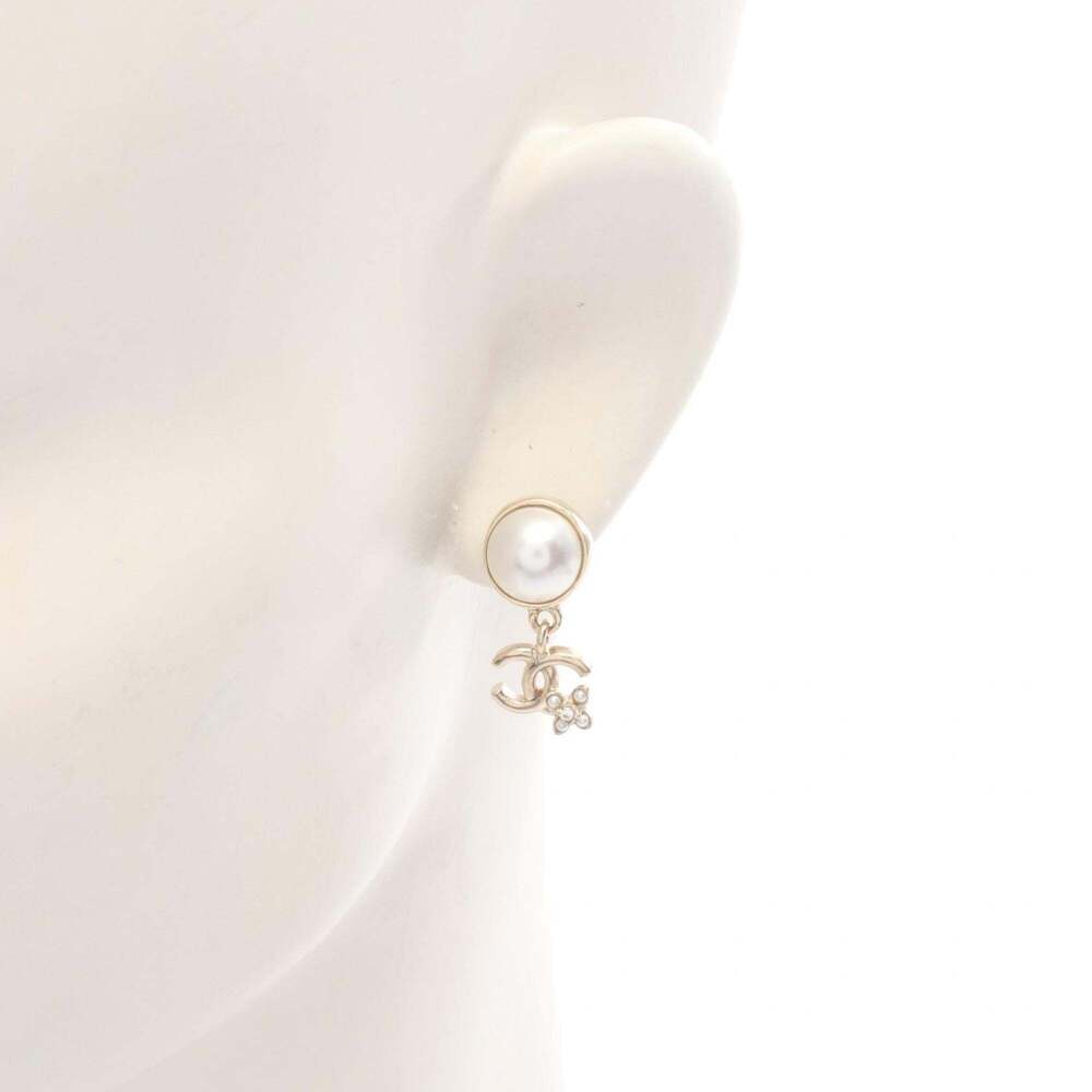 CHANEL Authentic White Pearl Logo Earrings - Picture 4 of 4